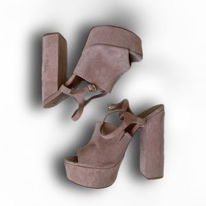 STEVE MADDEN Light Pink Suede Platform heels. Size 9